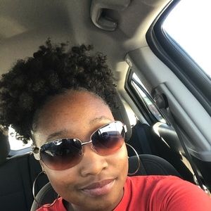 Meet your Posher, Lenora